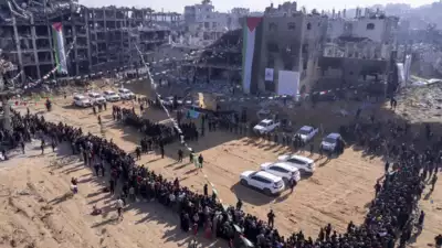 Global Eye : Hamas Frees 8 Hostages Amid Chaotic Ceasefire Handover; Israel Halts Prisoner Swap