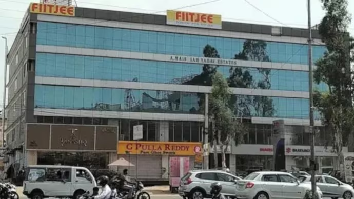 Global Eye : Noida Police Crackdown on FIITJEE: 300+ Accounts Frozen, ₹60 Lakh Seized