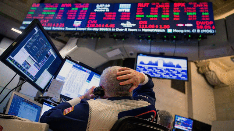 Global Eye : Wall Street Futures Tumble as Trump Hits Canada With 35% Tariff