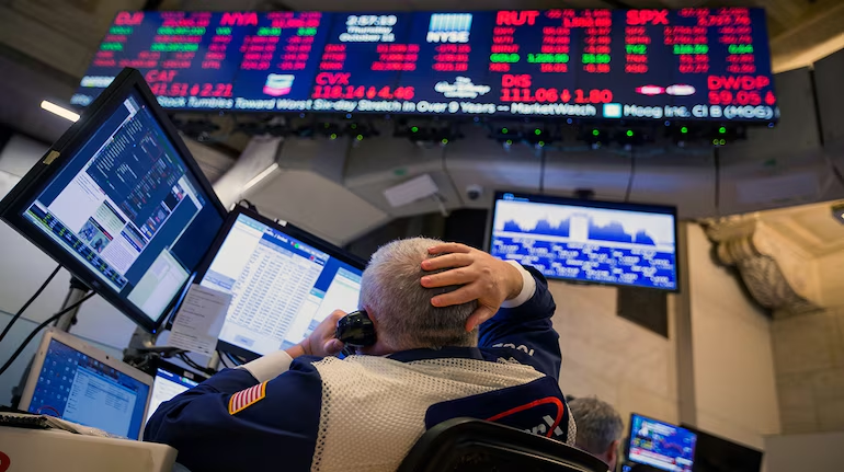 Global Eye : Wall Street Futures Tumble as Trump Hits Canada With 35% Tariff